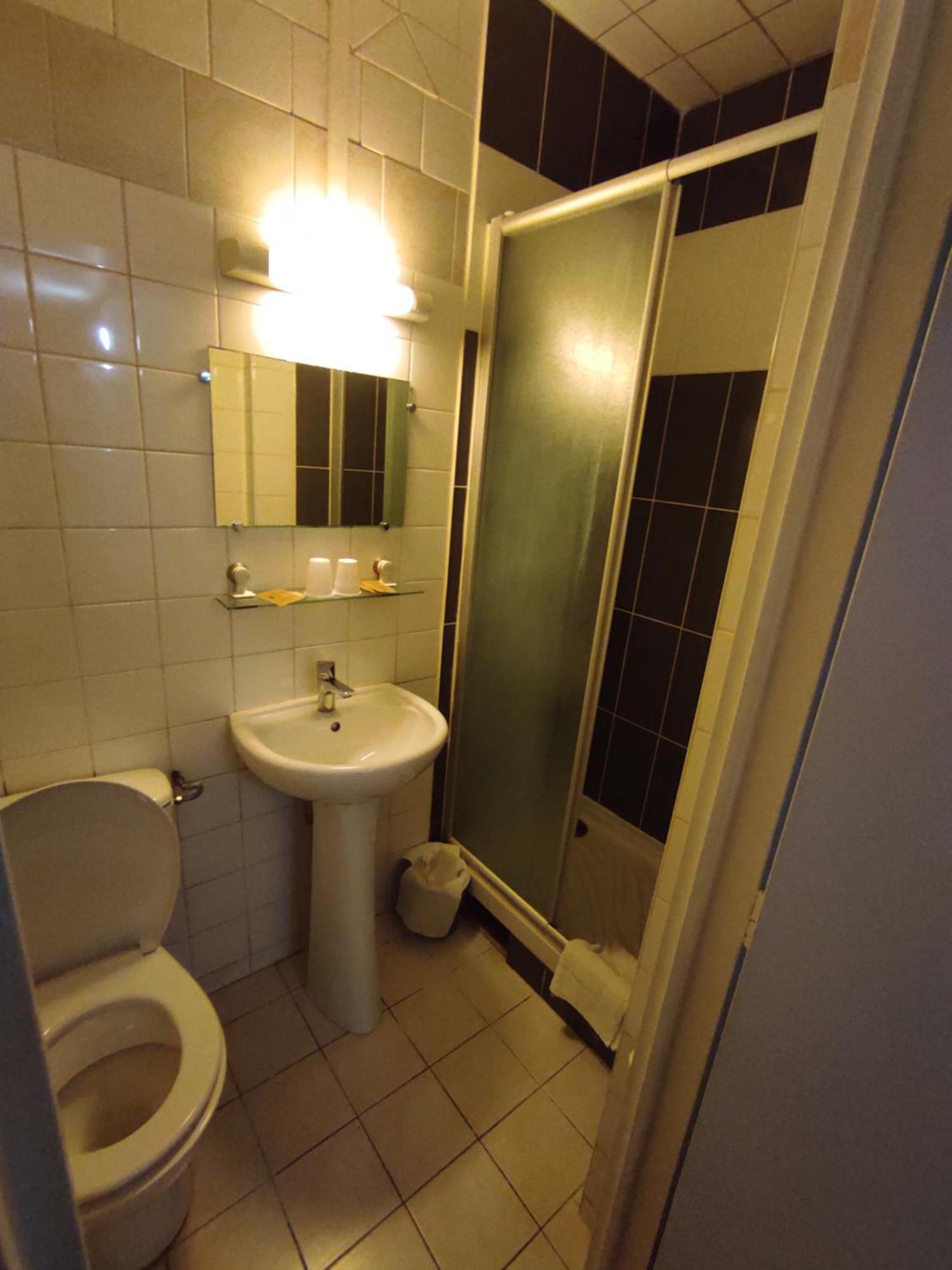 Hotel De Nantes Paris Luaran gambar